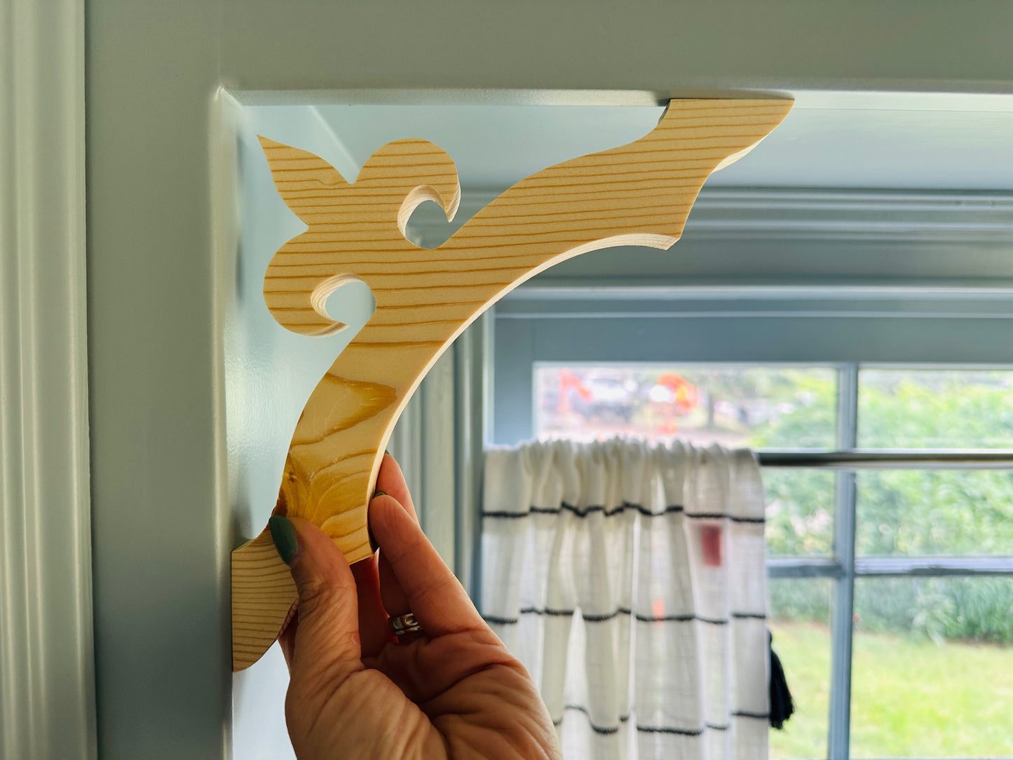 Fleur de lis Flair Wood Trim Brackets