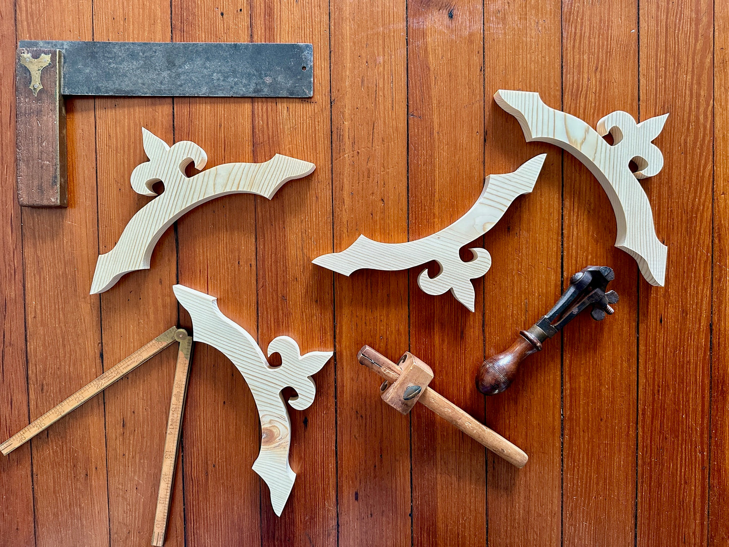 Fleur de lis Flair Wood Trim Brackets