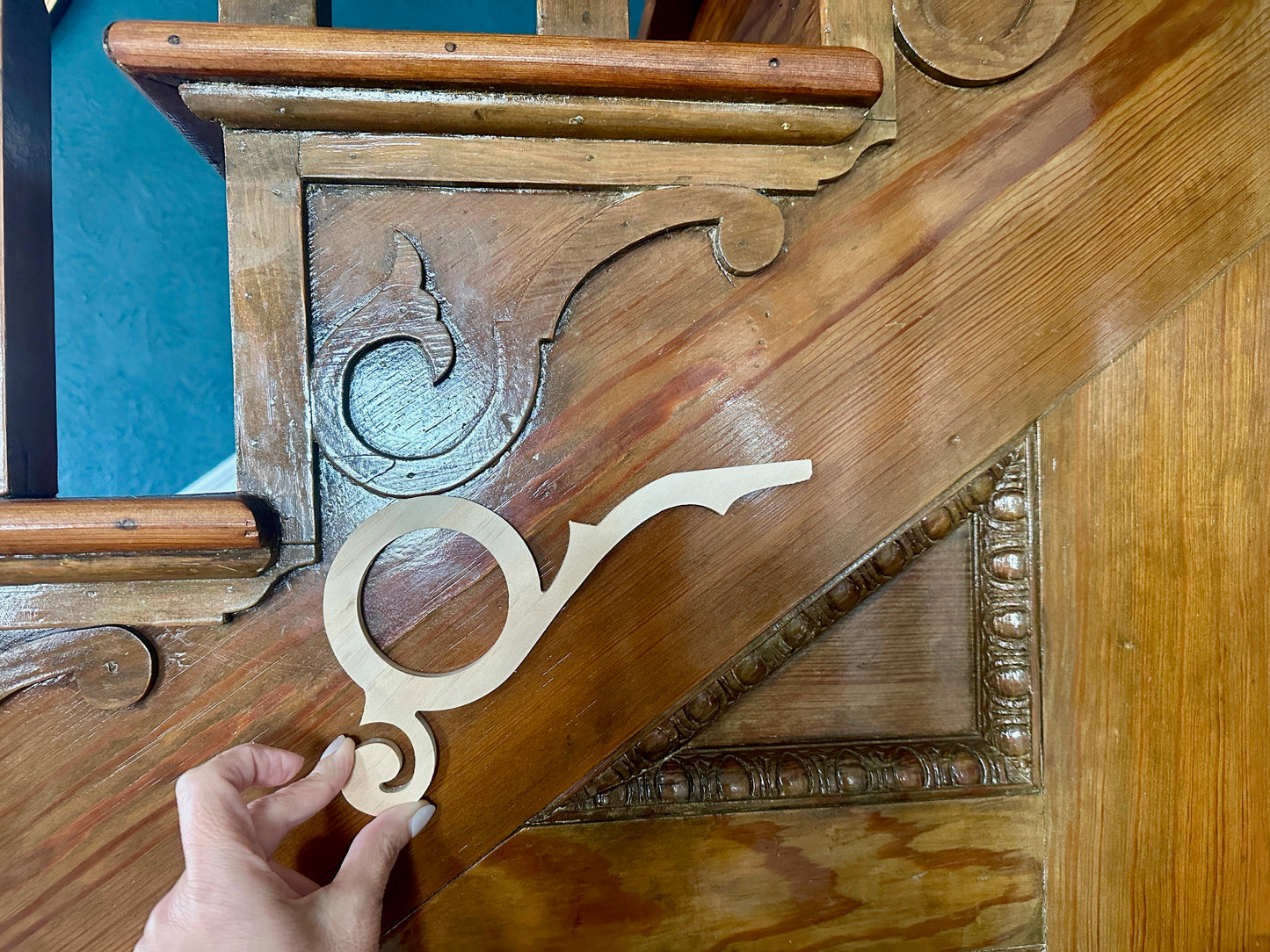 Victorian Circle Stair Riser Brackets